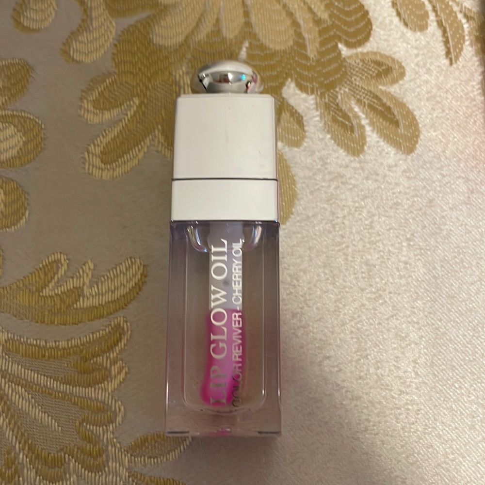 DIOR ADDICT LIP GLOW OIL
Nourishing lip oil - intense gloss - color-awakening
